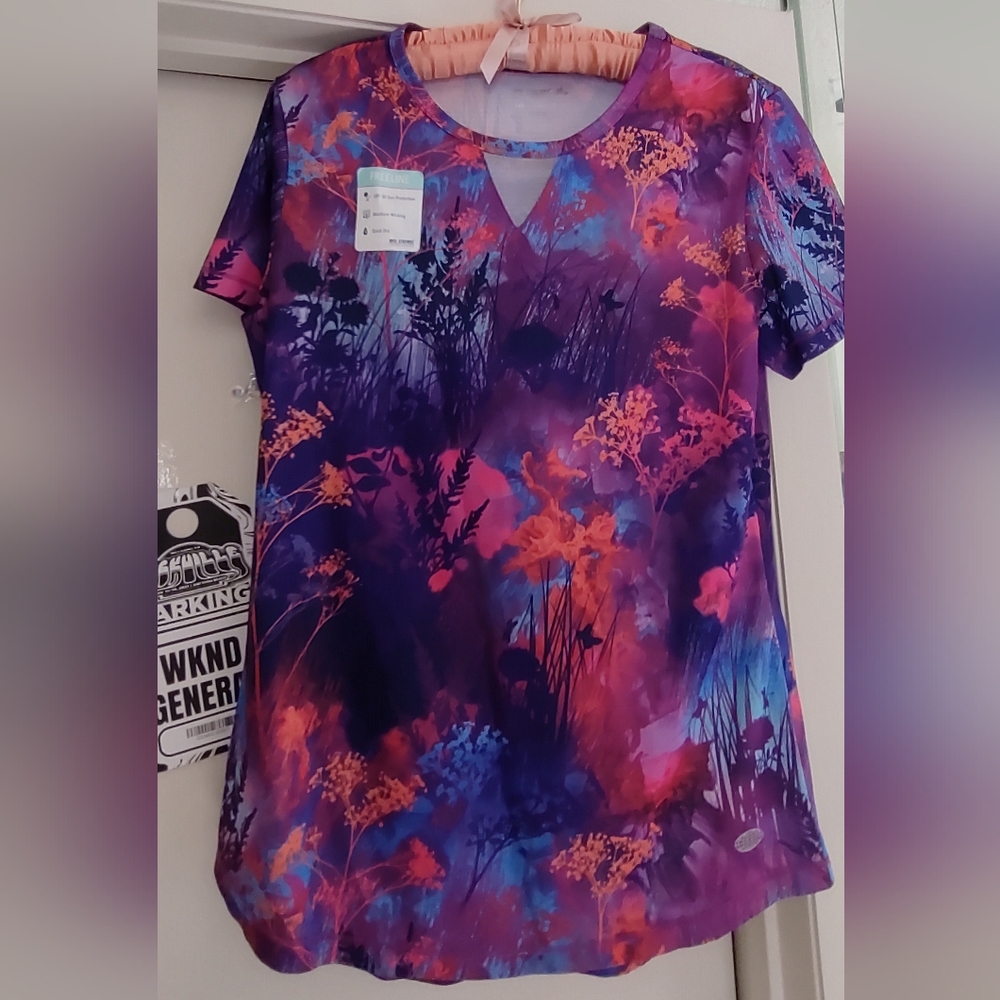 Medium Ladies 30 UPF Shirt New with tags moisture wick quick dry
